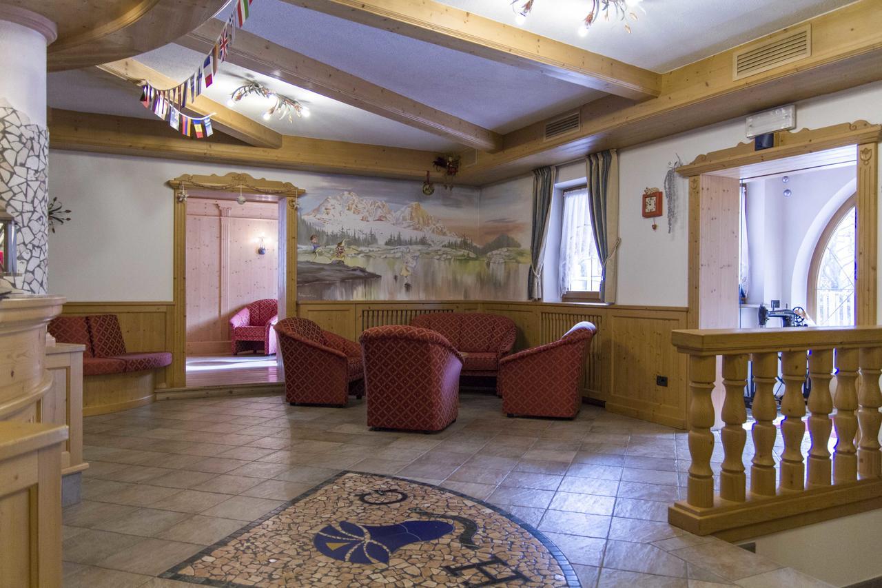 Hotel Genzianella Ziano di Fiemme Exteriör bild
