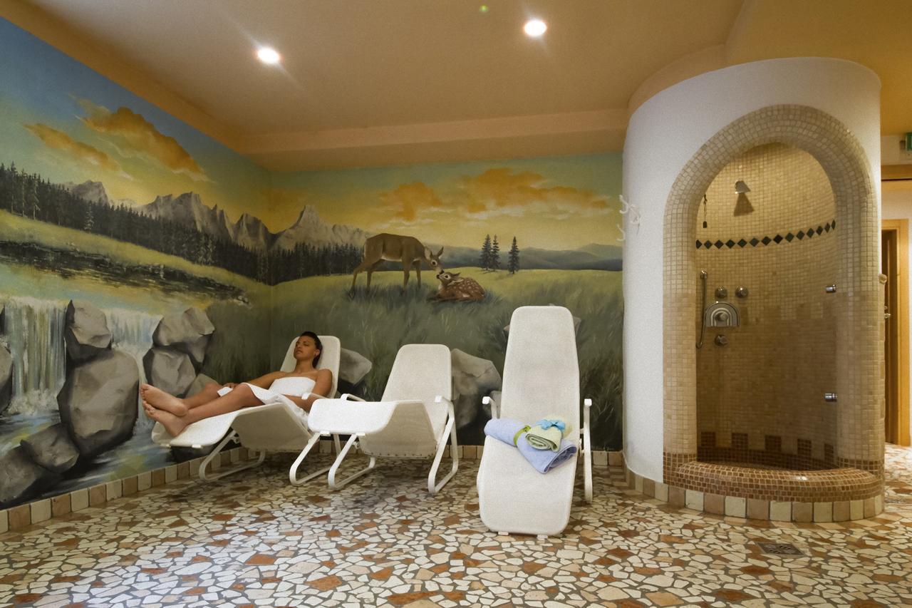 Hotel Genzianella Ziano di Fiemme Exteriör bild