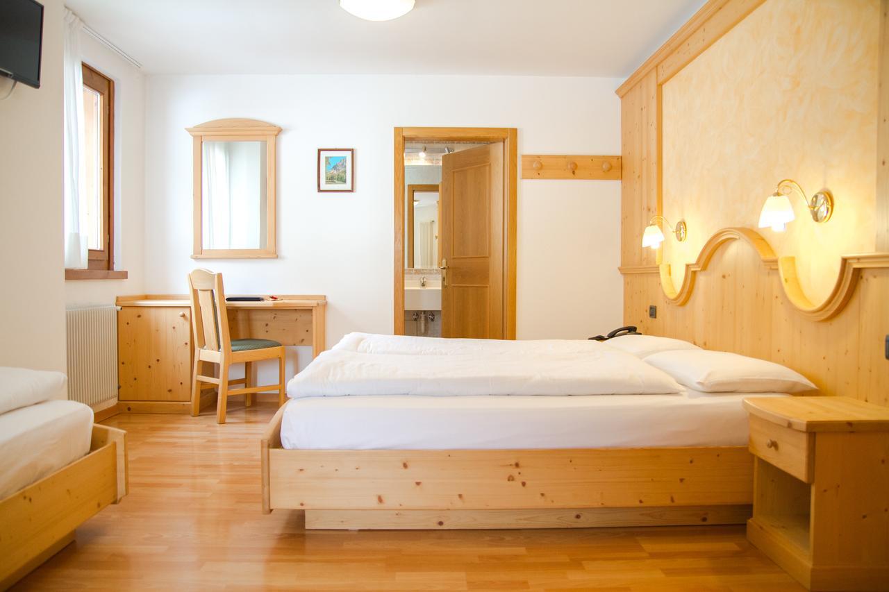 Hotel Genzianella Ziano di Fiemme Exteriör bild