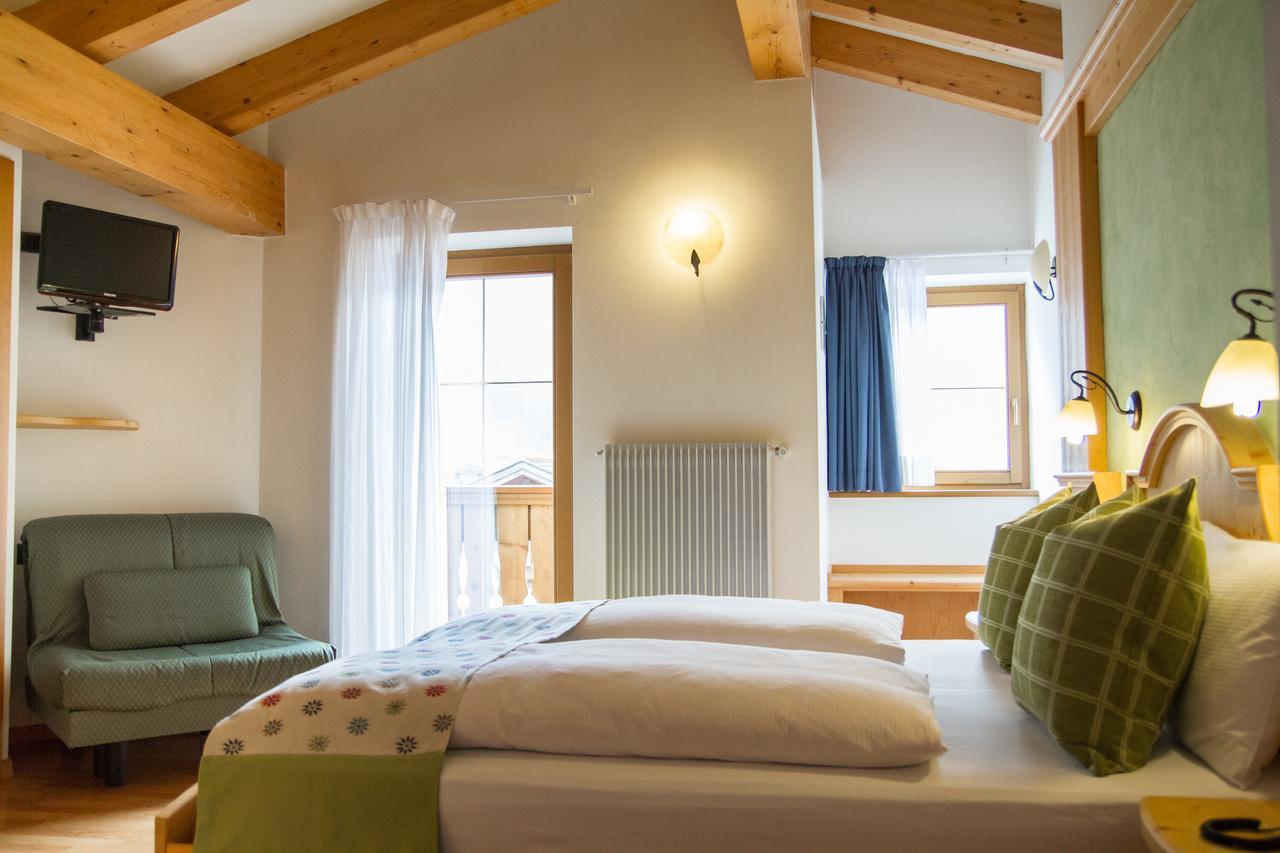 Hotel Genzianella Ziano di Fiemme Exteriör bild