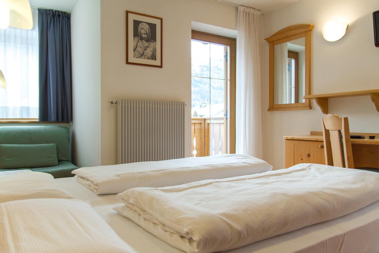 Hotel Genzianella Ziano di Fiemme Exteriör bild