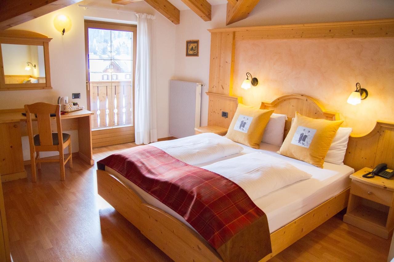 Hotel Genzianella Ziano di Fiemme Exteriör bild