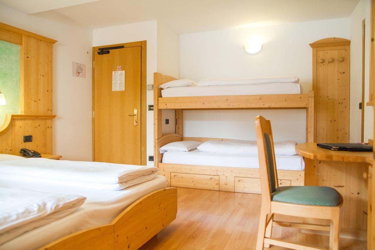 Hotel Genzianella Ziano di Fiemme Exteriör bild