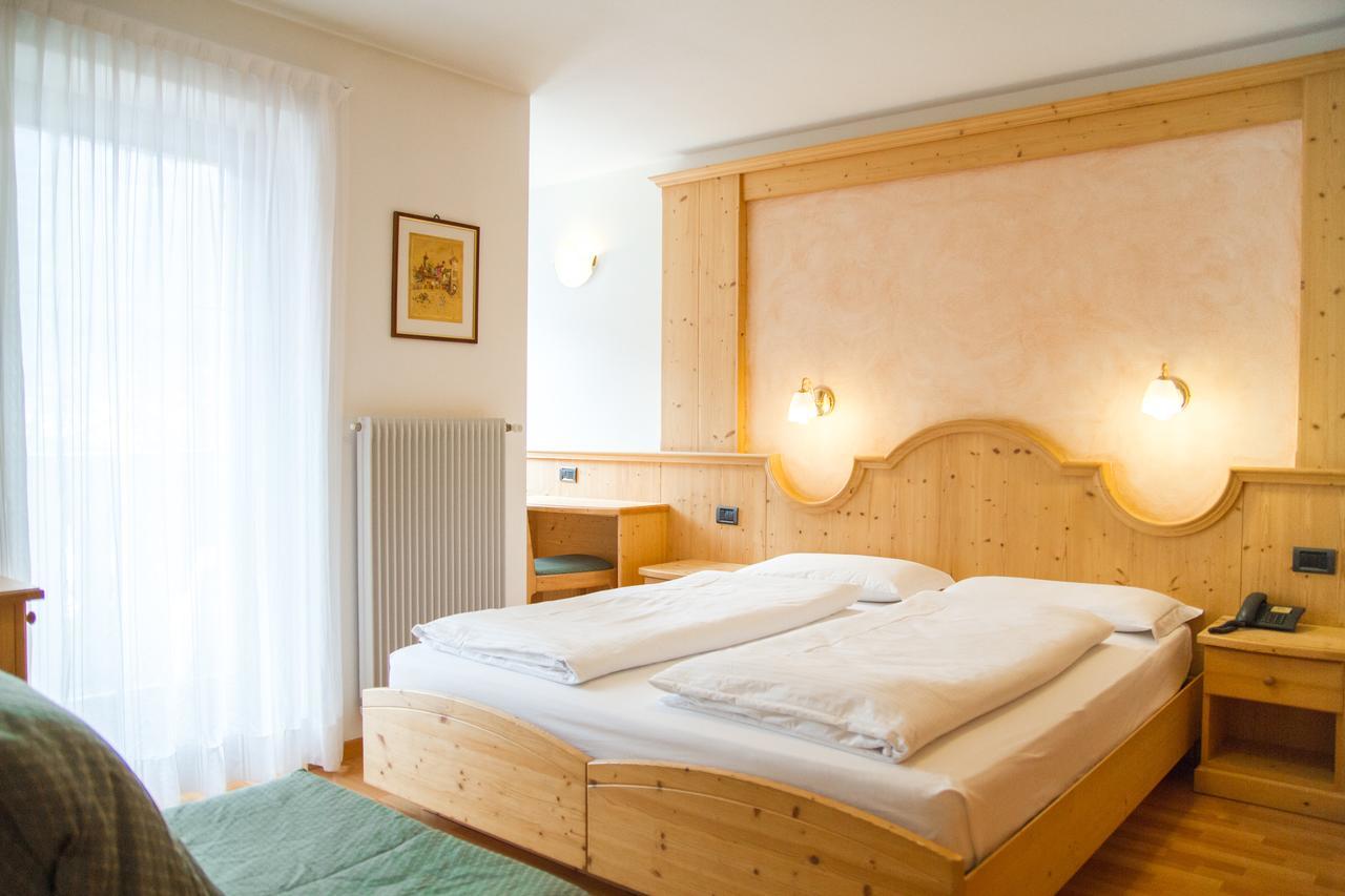 Hotel Genzianella Ziano di Fiemme Exteriör bild