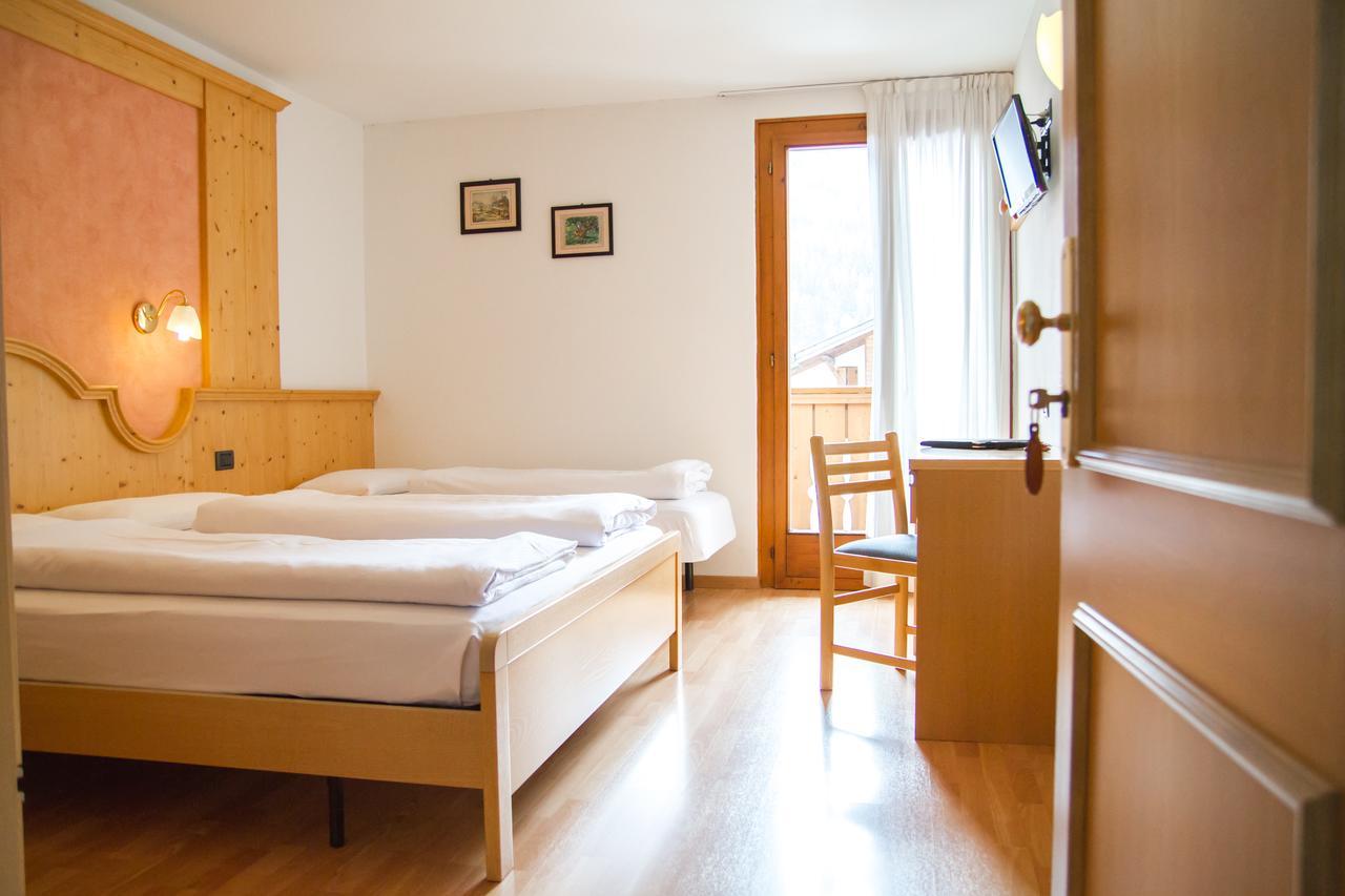 Hotel Genzianella Ziano di Fiemme Exteriör bild