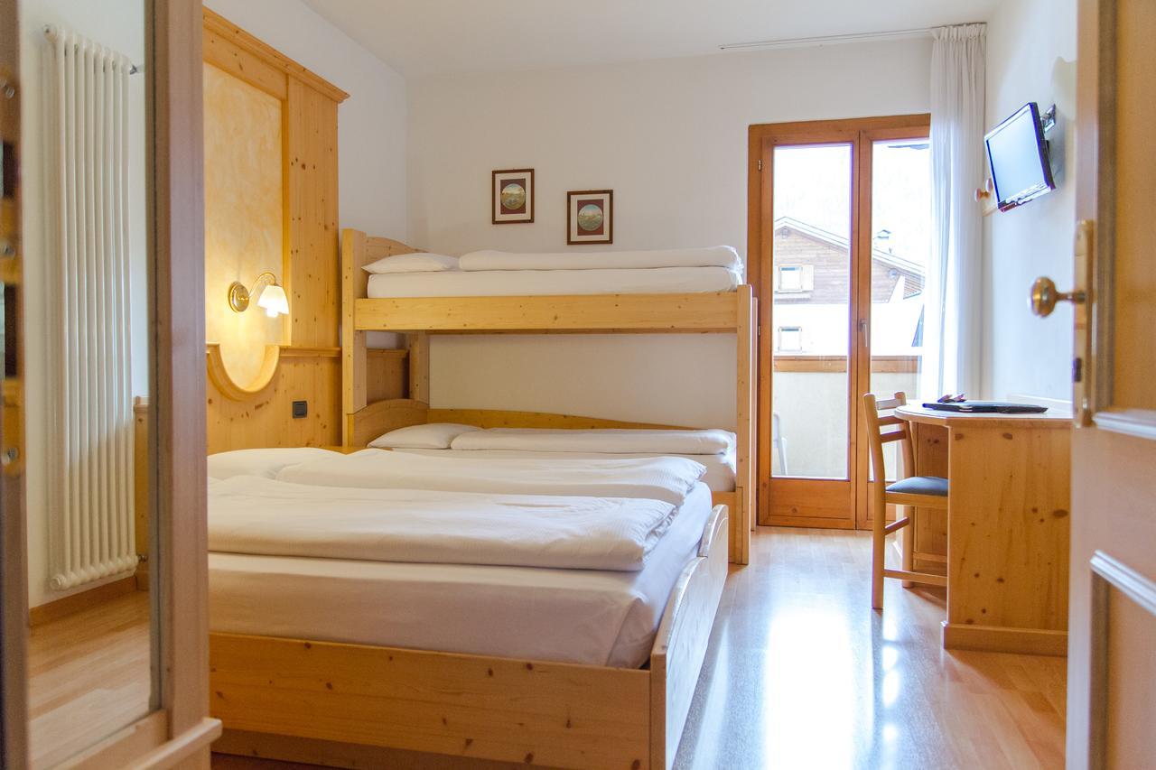 Hotel Genzianella Ziano di Fiemme Exteriör bild