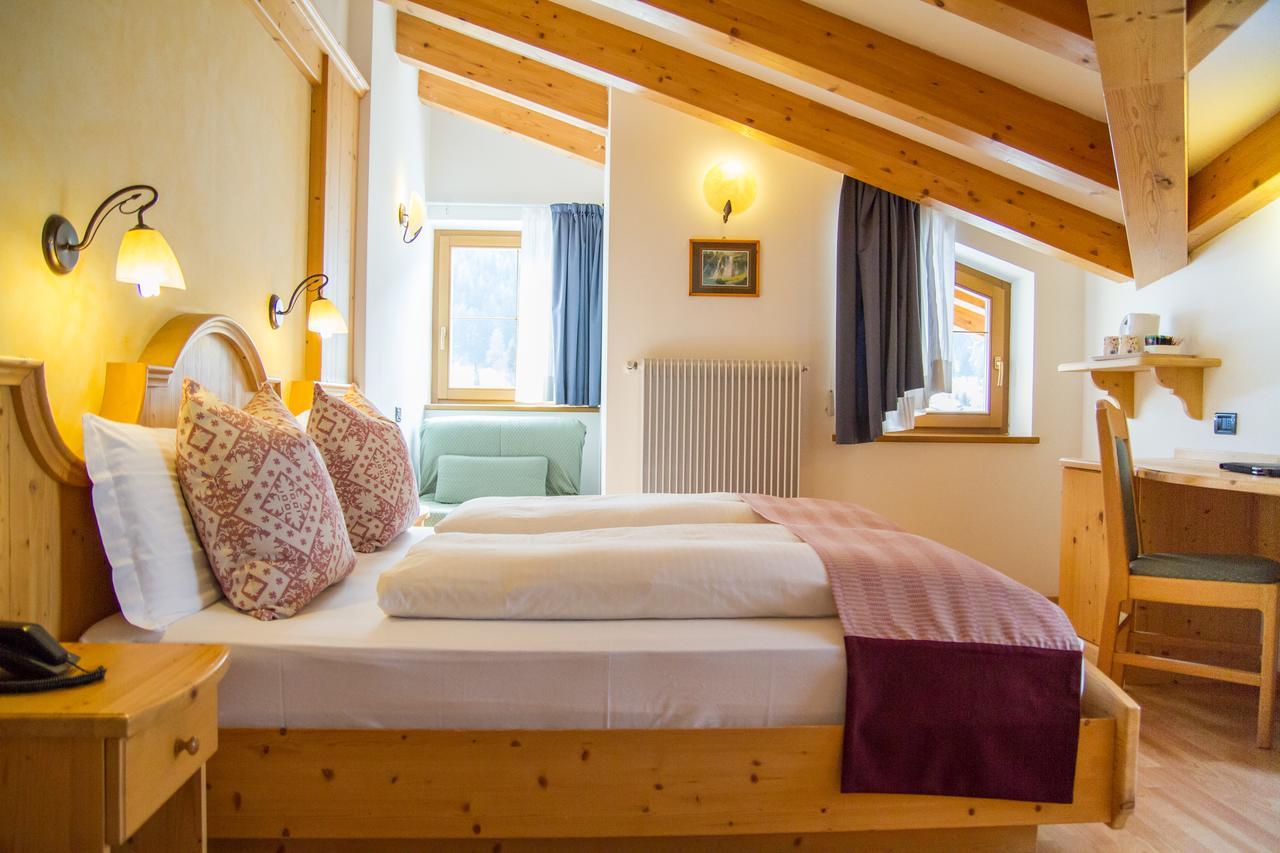 Hotel Genzianella Ziano di Fiemme Exteriör bild