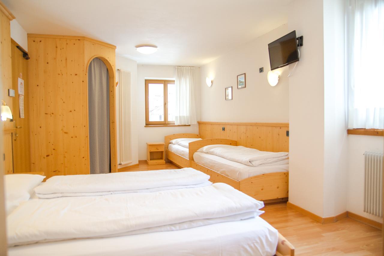 Hotel Genzianella Ziano di Fiemme Exteriör bild