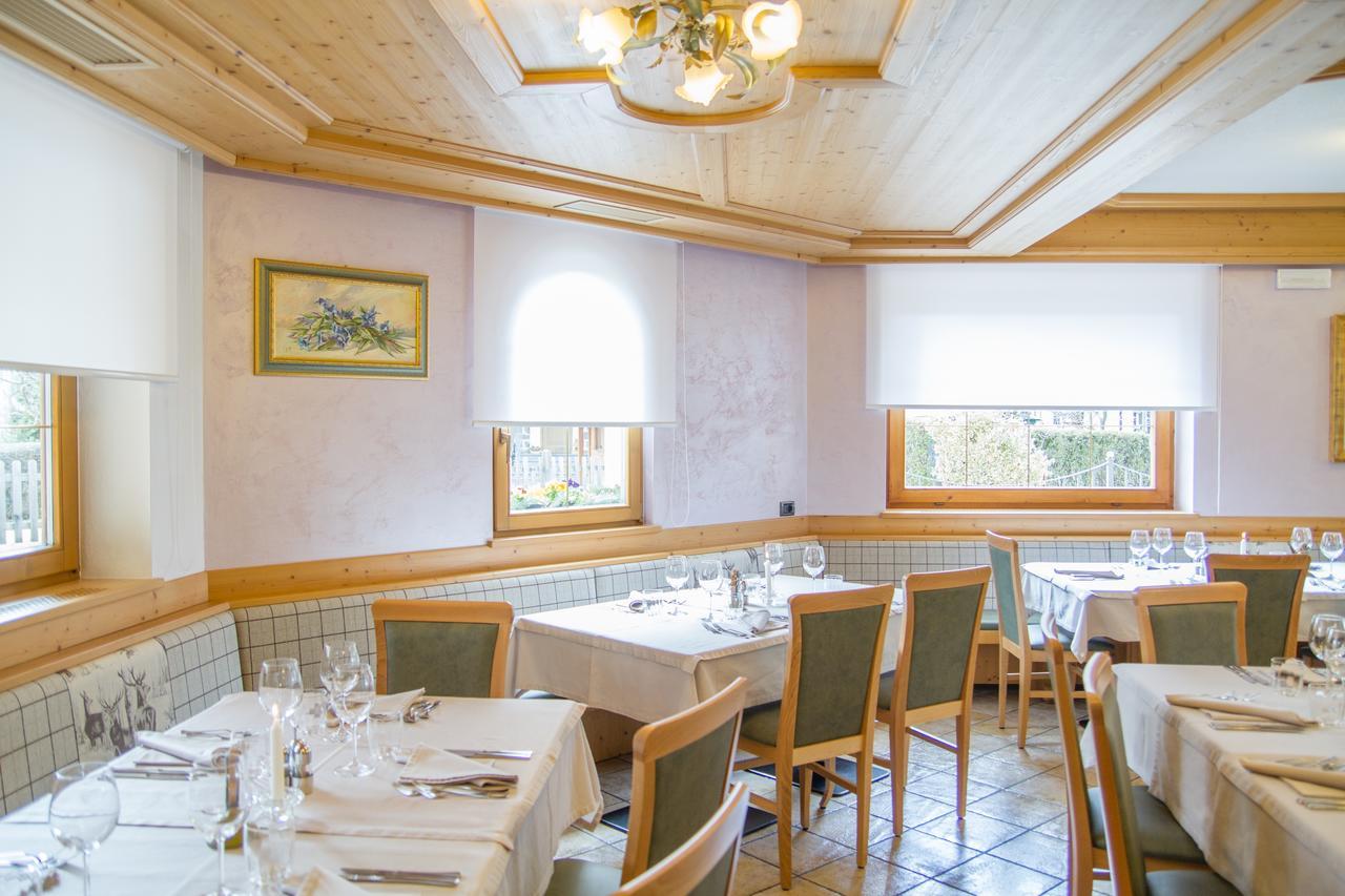Hotel Genzianella Ziano di Fiemme Exteriör bild
