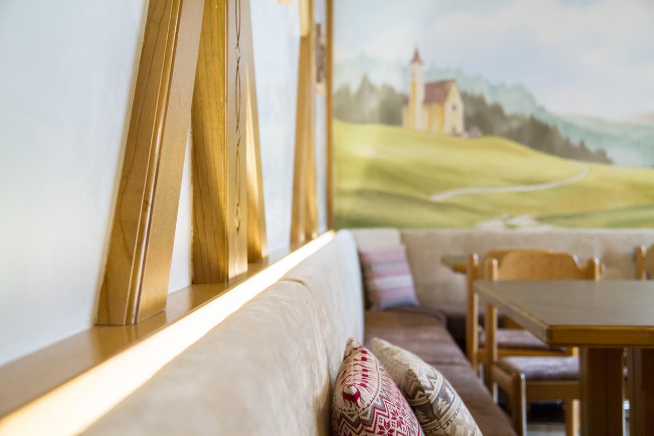 Hotel Genzianella Ziano di Fiemme Exteriör bild